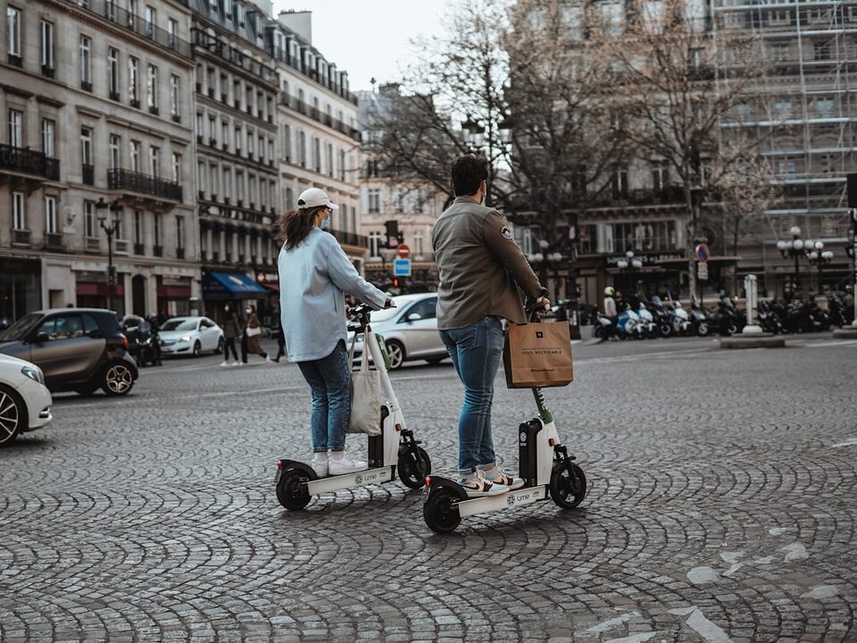 découvrez comment voyager de manière durable tout en respectant l'environnement. explorez des astuces pratiques, des destinations écologiques et des expériences enrichissantes pour un tourisme responsable qui préserve notre planète.