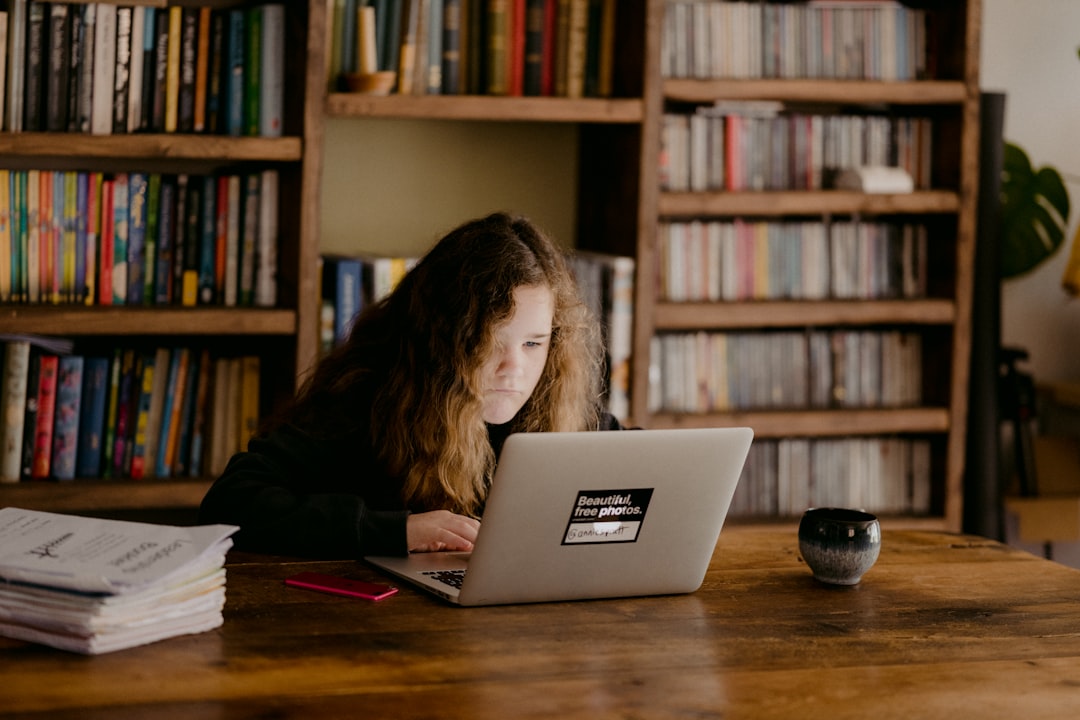 découvrez le homeschooling, une méthode d'éducation alternative qui permet aux enfants d'apprendre à la maison. explorez les avantages, les ressources et les conseils pour réussir cette approche pédagogique adaptée à chaque famille.