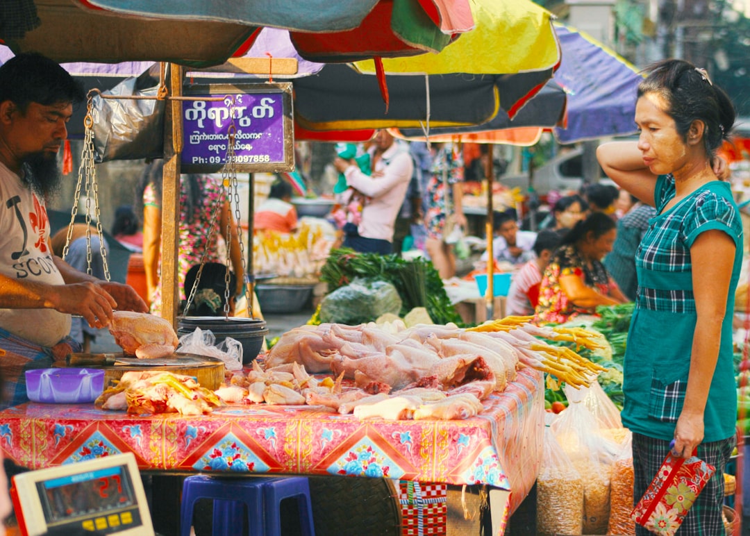 découvrez les marchés locaux, des lieux vibrants où la culture, la gastronomie et l'artisanat se rencontrent. explorez une variété de produits frais, de spécialités régionales et d'articles faits main, tout en soutenant les producteurs de votre région. ne manquez pas l'occasion de vivre une expérience authentique et de plonger dans l'atmosphère unique des marchés près de chez vous.