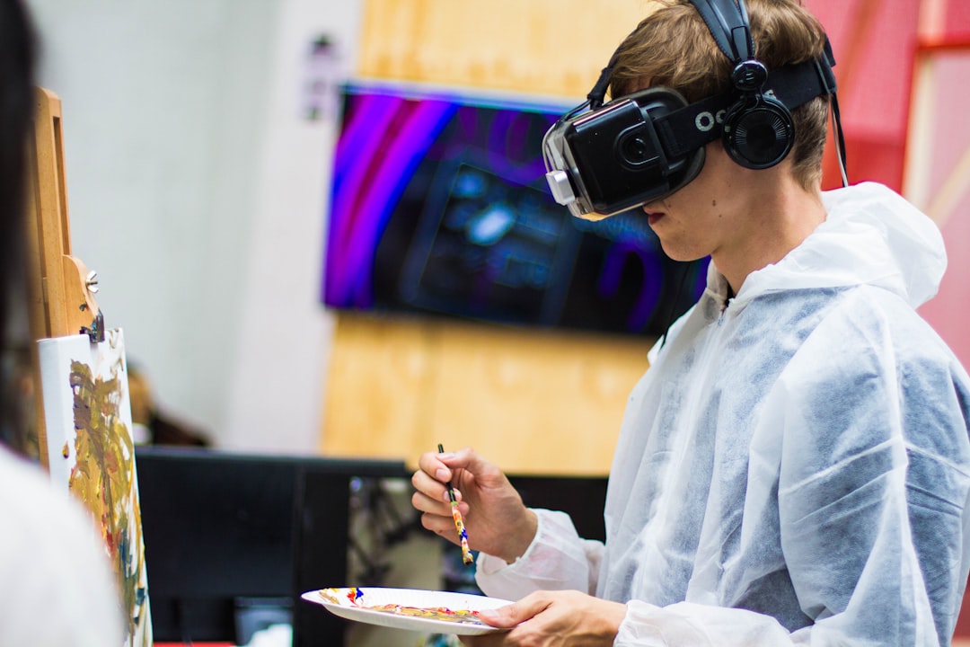 découvrez l'univers fascinant de la réalité virtuelle, une technologie immersive qui vous transporte dans des mondes imaginaires. explorez des expériences captivantes, que ce soit pour le divertissement, l'éducation ou l'entraînement, et transformez votre manière de vivre le numérique.