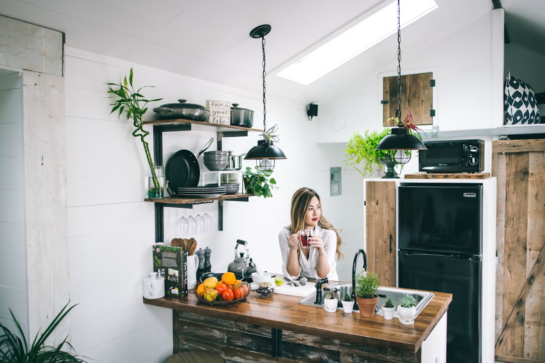 découvrez notre sélection d'ustensiles de cuisine innovants et pratiques qui faciliteront votre quotidien en cuisine. des gadgets qui allient design et fonctionnalité pour préparer vos repas avec aisance et créativité.