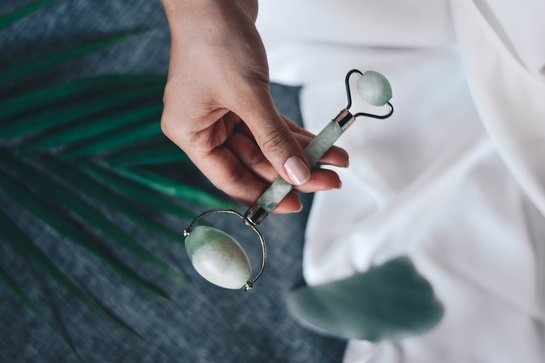 découvrez l'univers du skincare : des conseils, produits et routines pour une peau éclatante de santé. apprenez à choisir les bons soins adaptés à votre type de peau et à intégrer des astuces beauté pour un teint radieux.