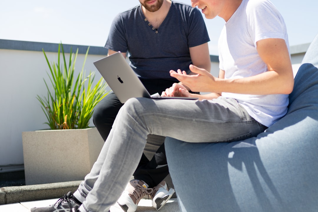 découvrez l'importance d'un dialogue constructif pour favoriser la communication, résoudre les conflits et renforcer les relations. apprenez des techniques efficaces pour engager des discussions productives et enrichissantes.