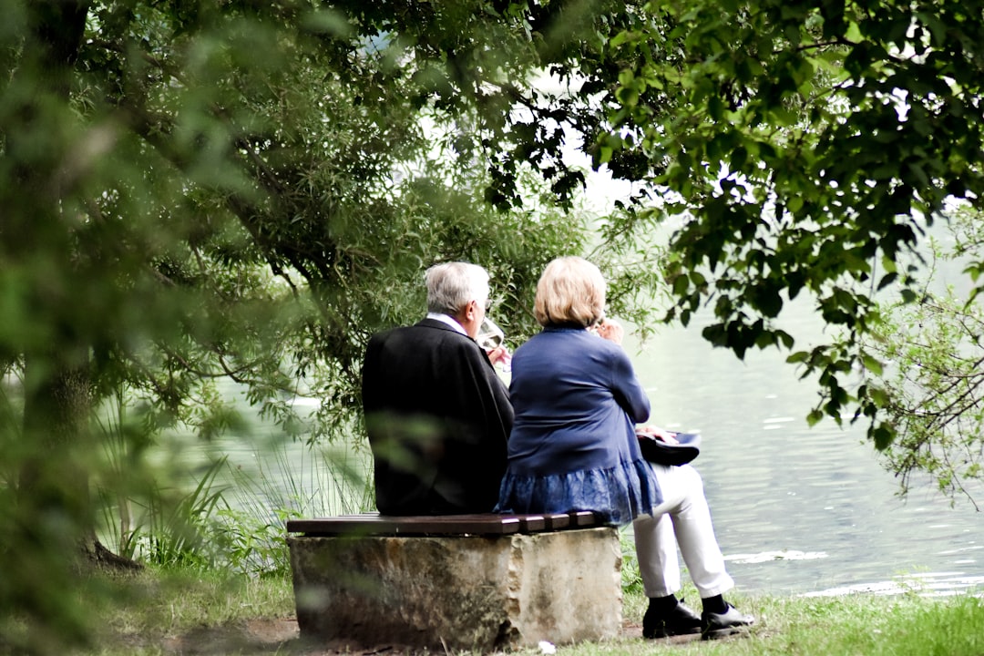 découvrez l'importance du rôle des grands-parents dans la famille. apprenez comment leur sagesse, leur amour et leur expérience enrichissent la vie de leurs petits-enfants et renforcent les liens intergénérationnels.