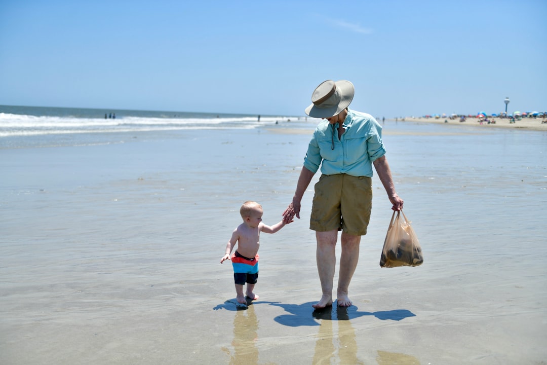 découvrez l'importance du rôle des grands-parents dans la vie des familles. explorez comment leur expérience, sagesse et amour contribuent au développement affectif et éducatif des enfants.