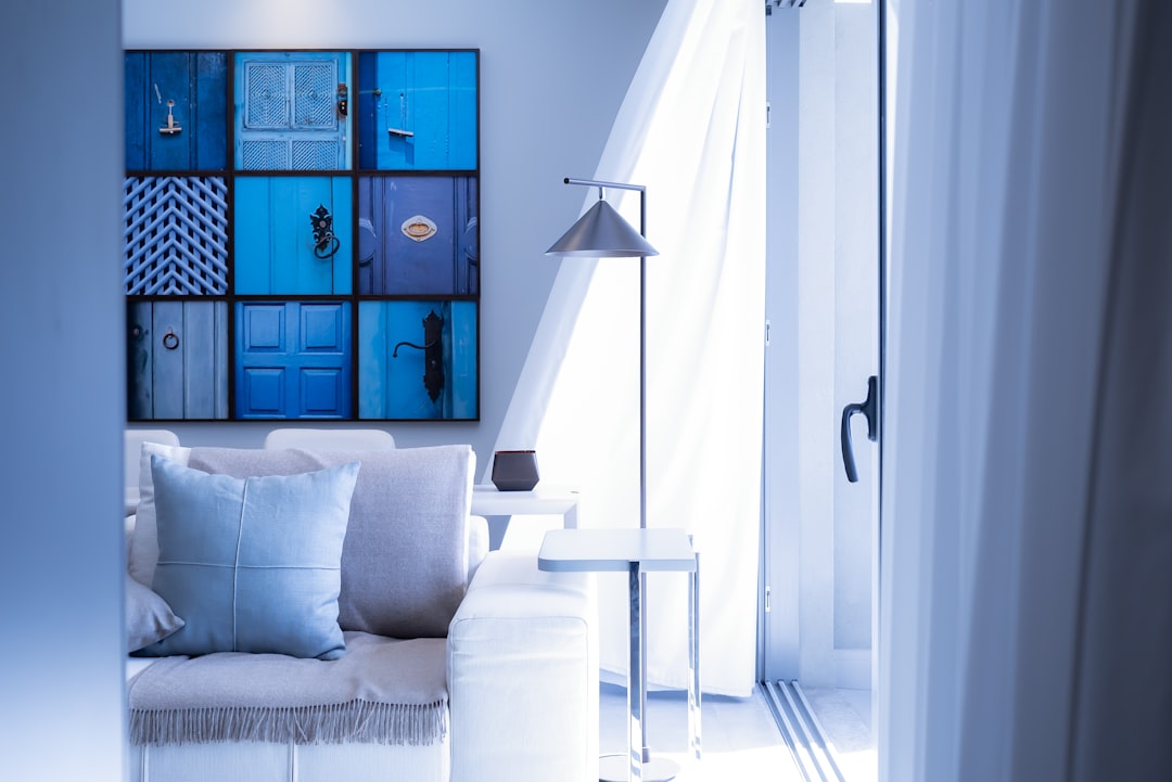 découvrez comment améliorer la sécurité de votre maison grâce à des technologies de domotique avancées. protégez votre famille et vos biens avec des systèmes intelligents de surveillance et de contrôle à distance.