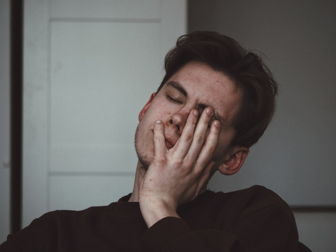 découvrez tout sur la fatigue chronique : causes, symptômes, et solutions pour retrouver votre énergie et améliorer votre qualité de vie. informez-vous sur les traitements et les stratégies pour mieux gérer cette condition épuisante.
